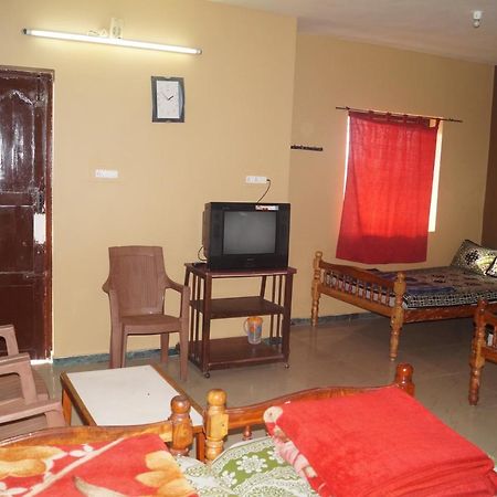 Wins Rooms Vālpārai Buitenkant foto