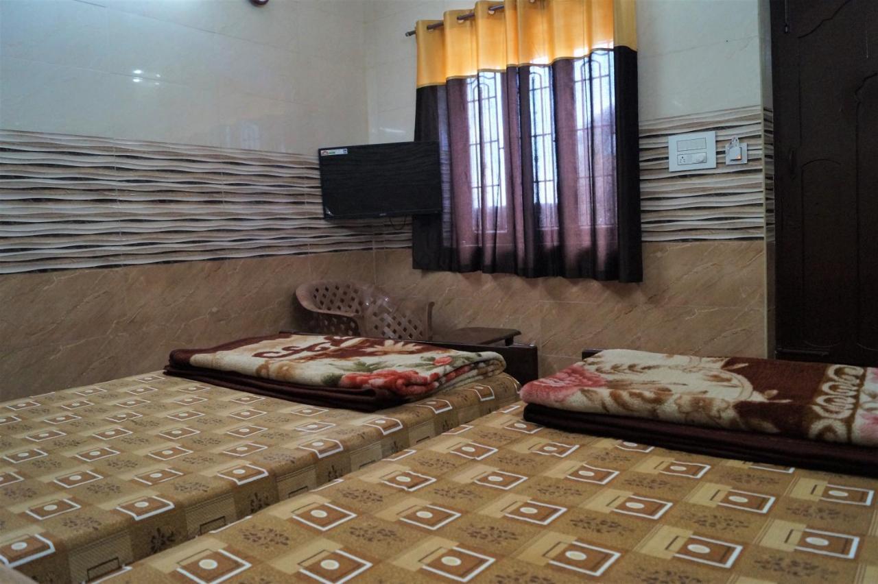 Wins Rooms Vālpārai Buitenkant foto