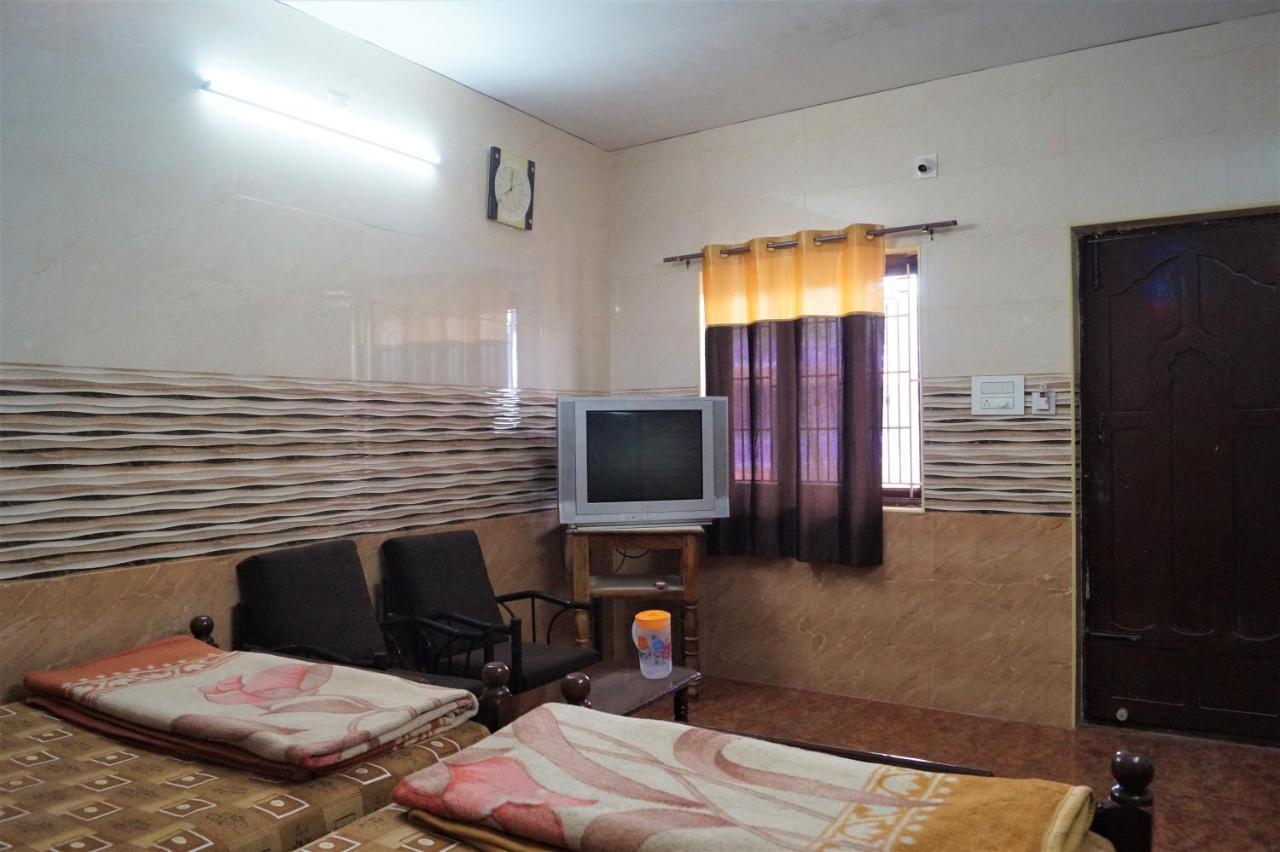 Wins Rooms Vālpārai Buitenkant foto