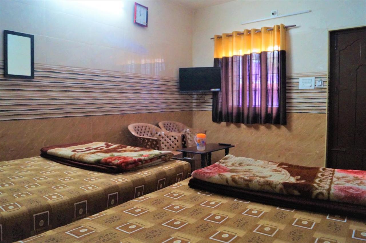 Wins Rooms Vālpārai Buitenkant foto
